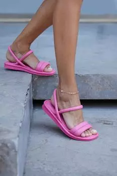 Женские босоножки с пышными ремешками цвета фуксии Madamra, розовый