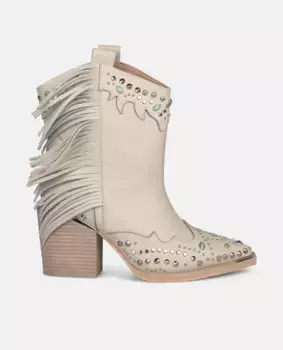 Женские ботильоны на каблуке из кожи с заклепками и бахромой на голенище Alma en Pena, белый