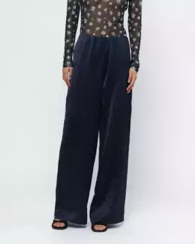 Женские брюки из струящегося жатого атласа Wild Pony, темно-синий