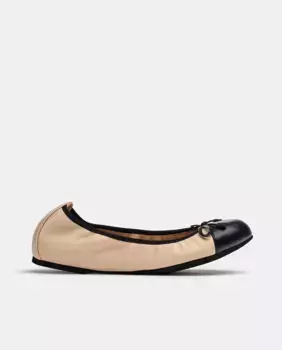 Женские кожаные балетки с черным носком Unisa, цвет Natural