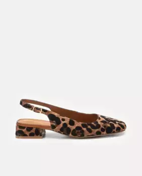 Женские кожаные балетки с застежкой-пряжкой Carmela, цвет Estampado