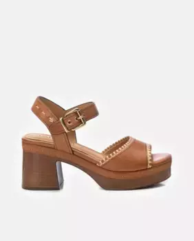 Женские кожаные босоножки на каблуке с застежкой-пряжкой Carmela, цвет Camel