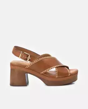 Женские кожаные босоножки на каблуке с застежкой-пряжкой Carmela, цвет Camel