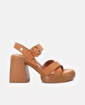 Женские кожаные босоножки на каблуке с застежкой-пряжкой Carmela, цвет Camel