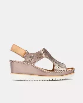 Женские кожаные босоножки на танкетке Aguadulce с прорезанным верхом и застежкой-липучкой Pikolinos, серебряный