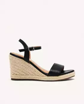 Женские кожаные босоножки на танкетке с застежкой-пряжкой и мягкой стелькой Gioseppo, черный