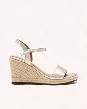 Женские кожаные босоножки на танкетке с застежкой-пряжкой и мягкой стелькой Gioseppo, золото