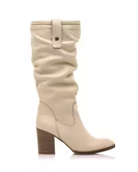 Женские кожаные ботинки с мятым голенищем и блочным каблуком Mustang, кремовый