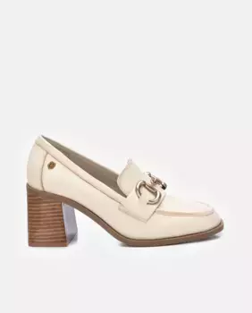 Женские кожаные мокасины на каблуке 7 см Carmela, белый