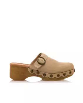 Женские кожаные плоские сабо с заклепками Mustang, натуральный