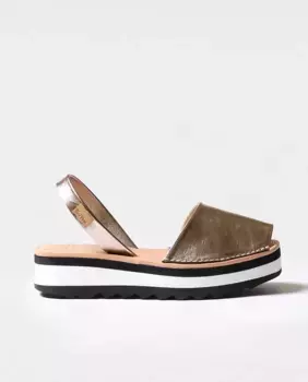 Женские кожаные сандалии Menorcan в однотонных тонах Toni Pons, золото