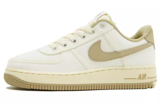 Женские кроссовки для скейтбординга Nike Air Force 1, White Beige