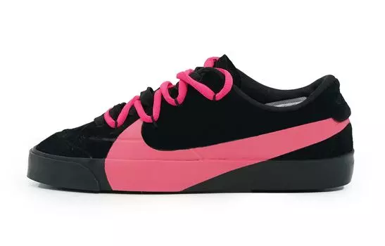 Женские кроссовки для скейтбординга Nike Blazer, Stroll through the girl's pair of laces