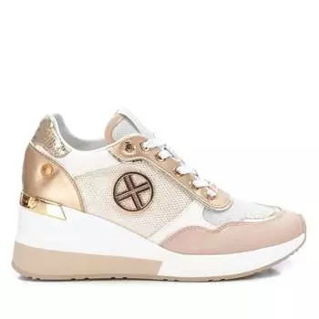 Женские кроссовки на танкетке в золотом цвете Xti