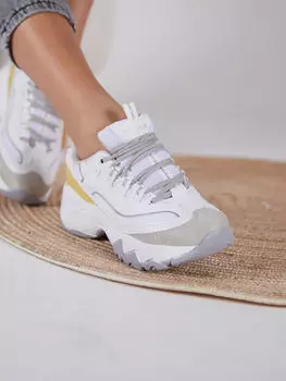 Женские кроссовки на толстой подошве со шнуровкой Tonny Black