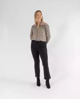 Женские леггинсы со швами на штанинах и расклешенным низом October, черный