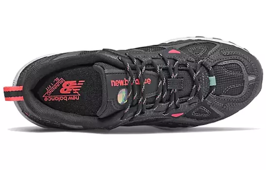 Женские массивные кроссовки New Balance NB 703