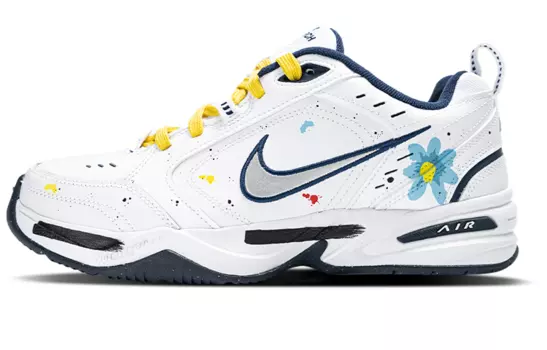 Женские массивные кроссовки Nike Air Monarch 4