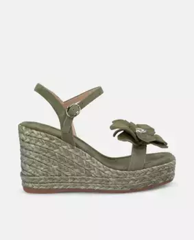 Женские плетеные босоножки на танкетке с цветочным ремешком Alma en Pena, зеленый