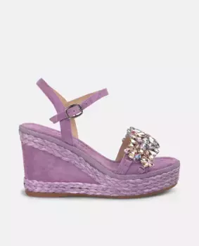 Женские плетеные босоножки на танкетке с широкими ремешками и драгоценными камнями Alma en Pena, лиловый