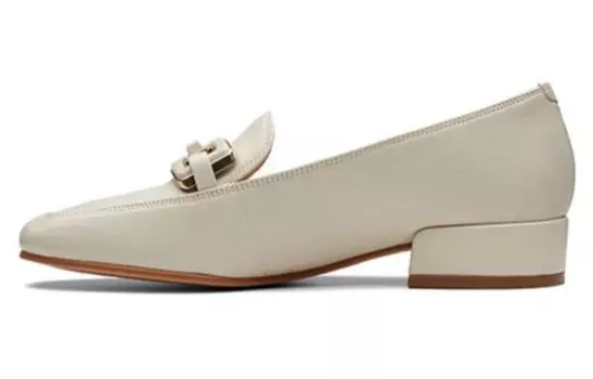 Женские повседневные туфли Женские низкие молочно-белые Clarks