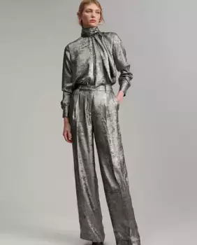 Женские прямые брюки с эффектом ламинирования и шлевками для ремня Lola Casademunt, серебрянный
