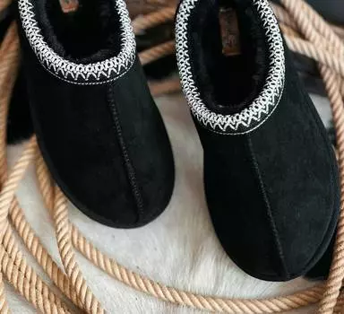 Женские пушистые тапочки Sparks черного цвета Very G