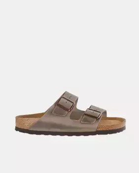 Женские сандалии Arizona на плоской подошве из кожи Birkenstock, темно-коричневый