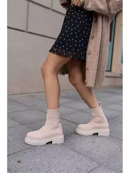 Женские сапоги на толстой подошве BeStyle