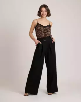 Женские широкие брюки с пряжкой и карманами Naf Naf, черный