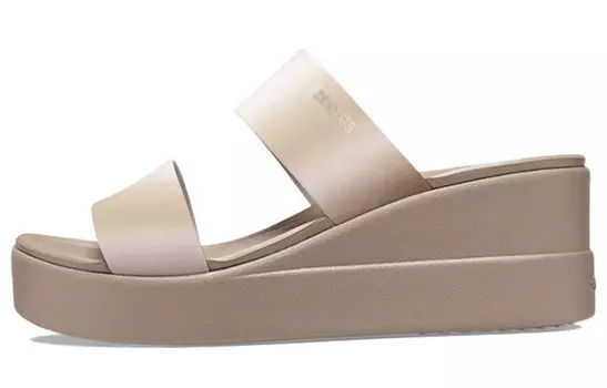 Женские шлепанцы Brooklyn цвета шампанского Crocs