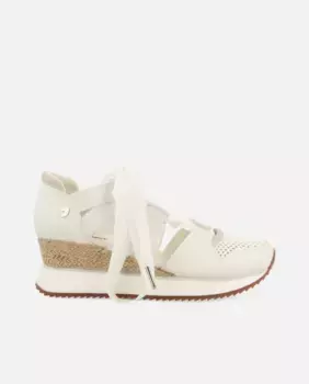 Женские спортивные босоножки на танкетке с мягкой стелькой и легкой подошвой Gioseppo, белый