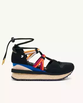 Женские спортивные босоножки на танкетке с веревками и рельефной подошвой Gioseppo, черный