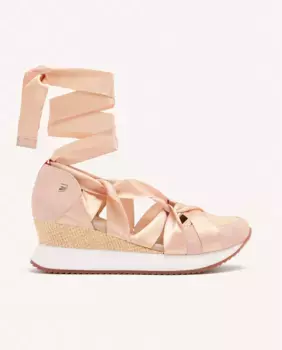 Женские спортивные босоножки на танкетке со стелькой на подкладке и бабочкой Gioseppo, цвет Rosa