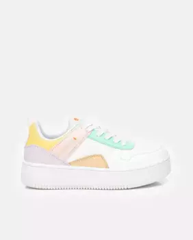 Женские спортивные туфли на шнурках и белой подошве Refresh, мультиколор