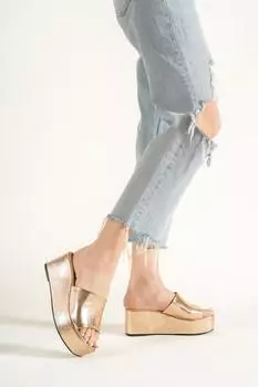 Женские тапочки Capone на танкетке с металлизированным ремешком и одним ремешком Capone Outfitters, золотой