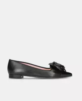 Женские тапочки из черной наппы с черным лакированным мыском и цветком XL Pretty Ballerinas