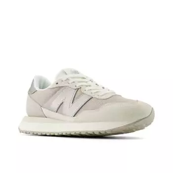 Женские туфли бежевого цвета New Balance