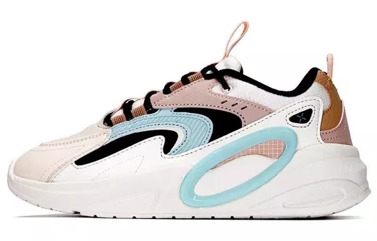 Женские туфли Lightning Lifestyle с низким верхом цвета слоновой кости/коричневато-розового цвета Xtep