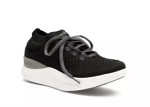 Женские туфли Moshn Vigor черного цвета Klogs Footwear