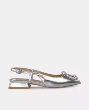 Женские туфли на плоской подошве с брошью из стразов и острым носком Alma en Pena, серебряный