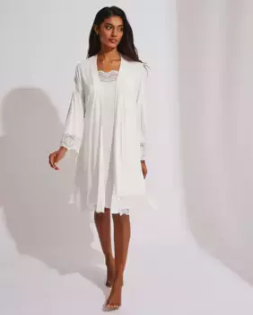 Женский бельевой халат с кружевом на рукаве и подоле Selmark, цвет Crema