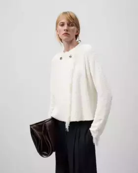 Женский короткий двубортный жакет с бахромой Adolfo Dominguez, цвет Crudo