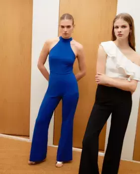 Женский креповый комбинезон на бретелях Green Coast, цвет 440 Azul_n