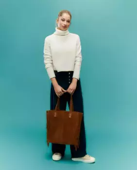 Женский однотонный свитер с высоким воротником Green Coast, цвет 120 Crudo