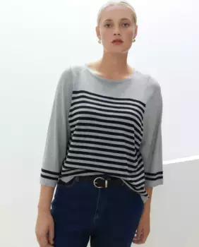 Женский полосатый свитер с вырезом «лодочка» Couchel, серый