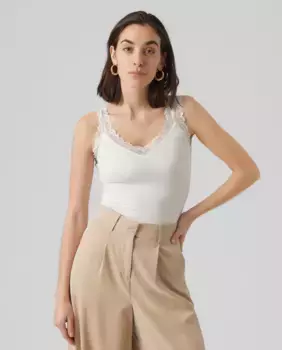 Женский приталенный топ с кружевом Vero Moda, белый
