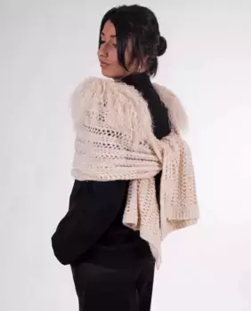 Женский шерстяной шарф с тибетским воротником бежевого цвета MR Complements