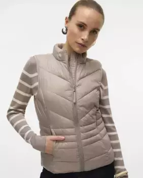 Женский стеганый жилет с карманами Vero Moda, цвет Topo