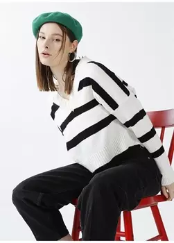 Женский свитер цвета экрю в полоску с V-образным вырезом Limon